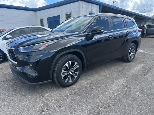 used 2023 Toyota Highlander car, priced at $35,887