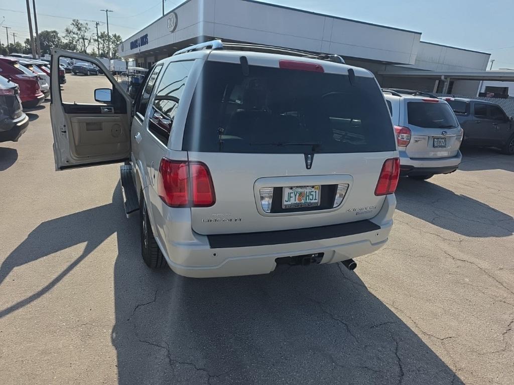 used 2006 Lincoln Navigator car, priced at $12,898