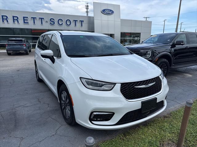 used 2023 Chrysler Pacifica Hybrid car, priced at $28,563