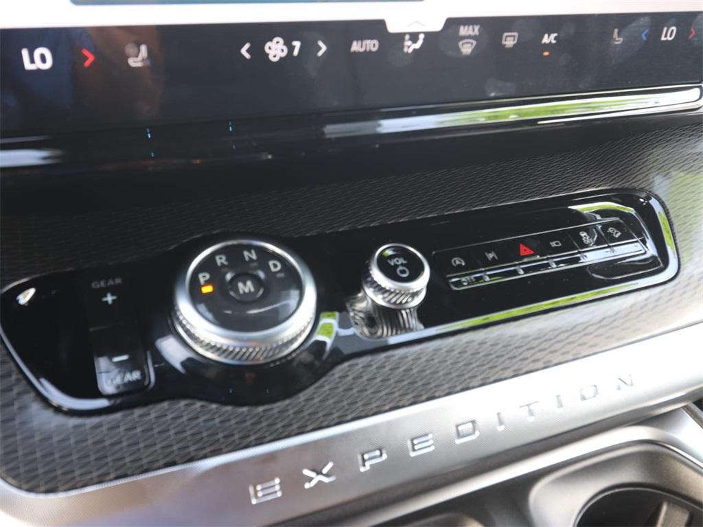 new 2025 Ford Expedition car, priced at $78,450
