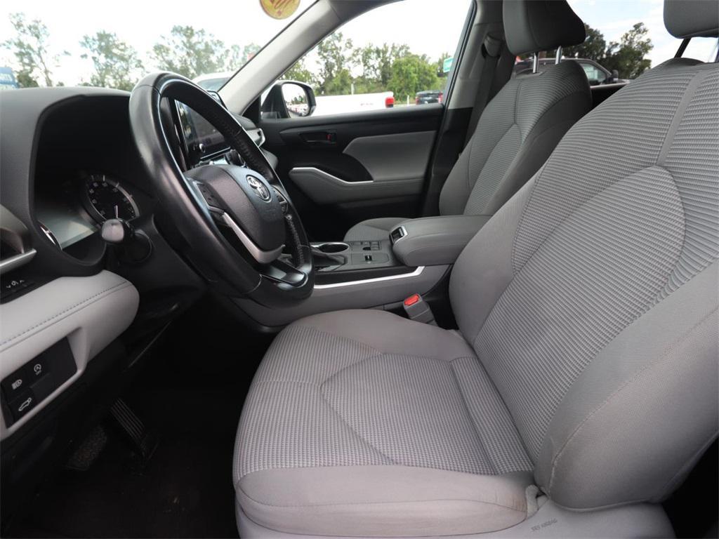 used 2023 Toyota Highlander car, priced at $27,267