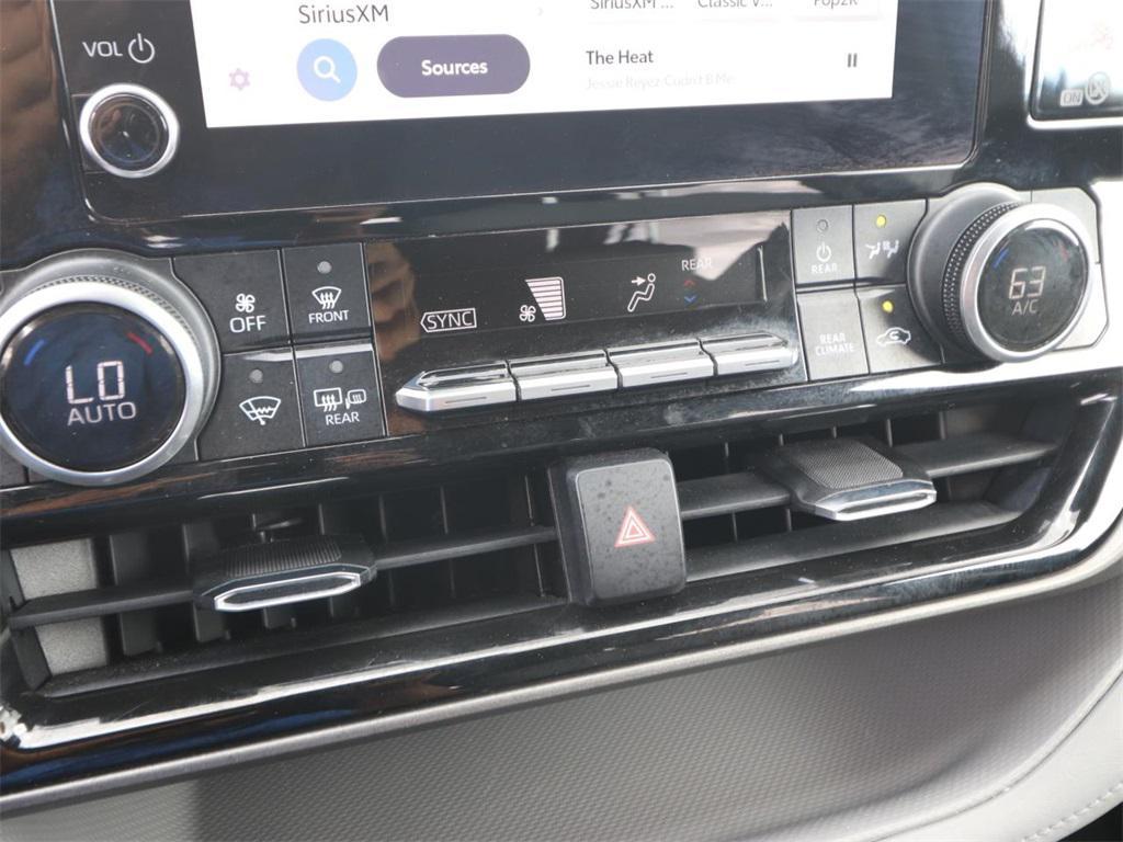 used 2023 Toyota Highlander car, priced at $27,267