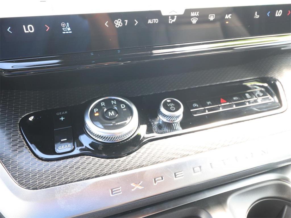 new 2025 Ford Expedition car, priced at $80,601