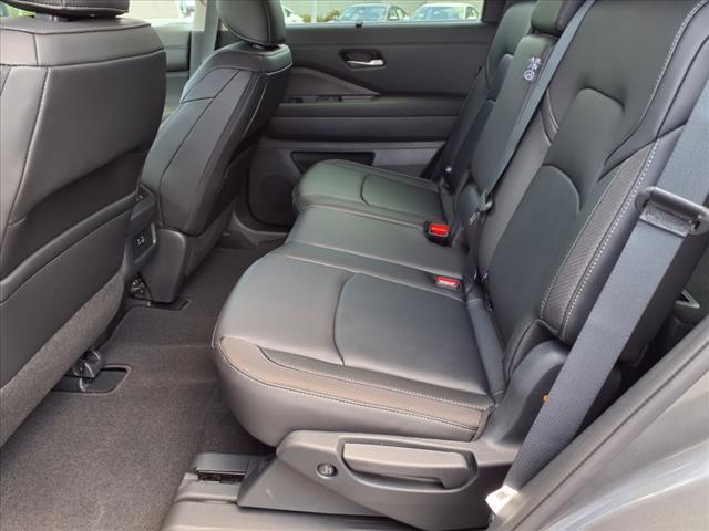 new 2025 Nissan Pathfinder car, priced at $45,785