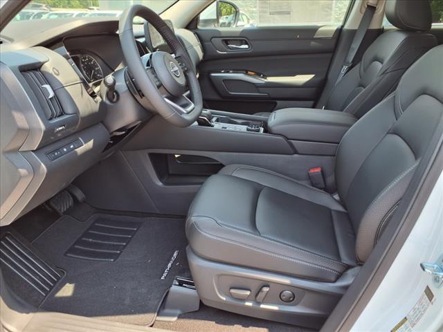 new 2025 Nissan Pathfinder car, priced at $47,015