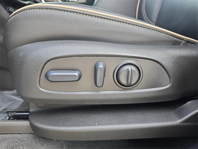 used 2023 Chevrolet Traverse car, priced at $36,987