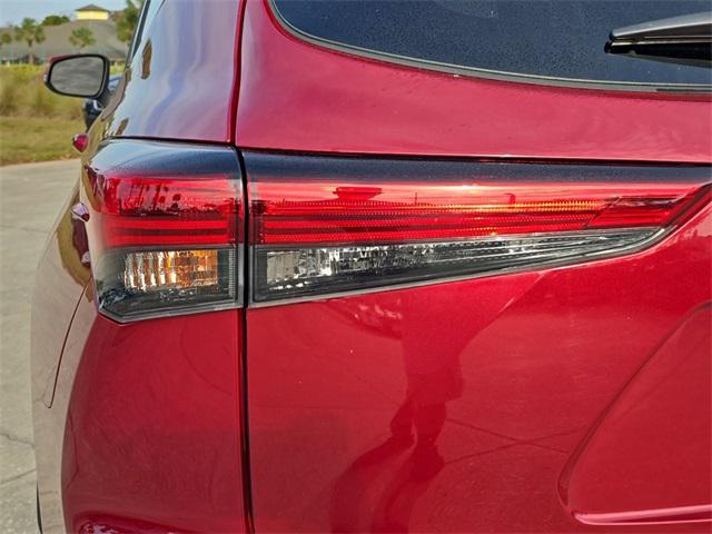 used 2022 Toyota Highlander car, priced at $32,987