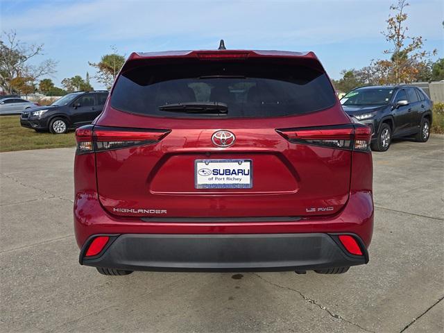 used 2022 Toyota Highlander car, priced at $32,987