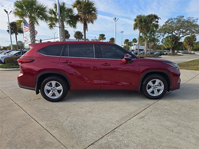 used 2022 Toyota Highlander car, priced at $32,987