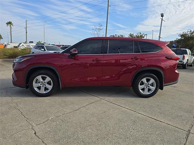 used 2022 Toyota Highlander car, priced at $32,987