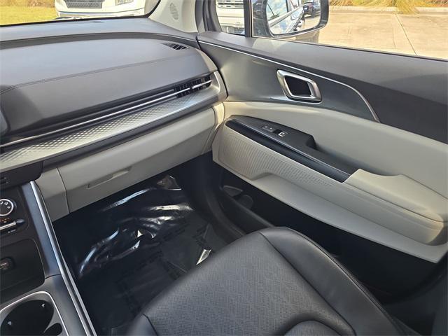 used 2024 Kia Carnival car, priced at $27,897