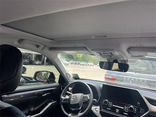 used 2023 Toyota Highlander Hybrid car, priced at $44,287