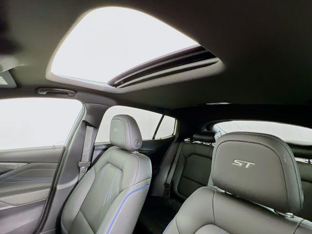 new 2025 Buick Envista car, priced at $29,635
