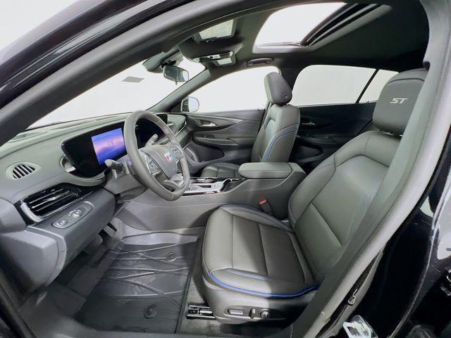 new 2025 Buick Envista car, priced at $30,120