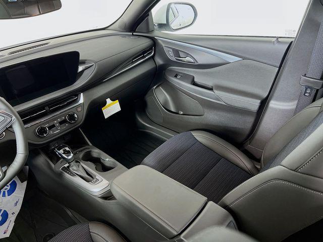 new 2025 Buick Envista car, priced at $26,634