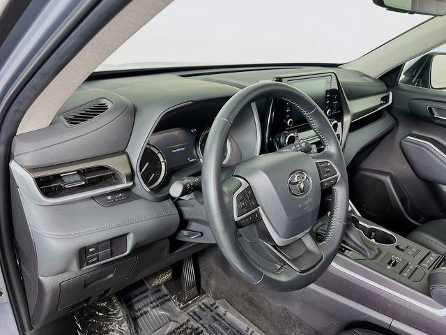 used 2022 Toyota Highlander car, priced at $37,000