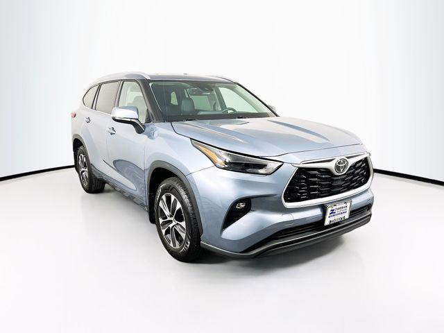 used 2022 Toyota Highlander car, priced at $37,000