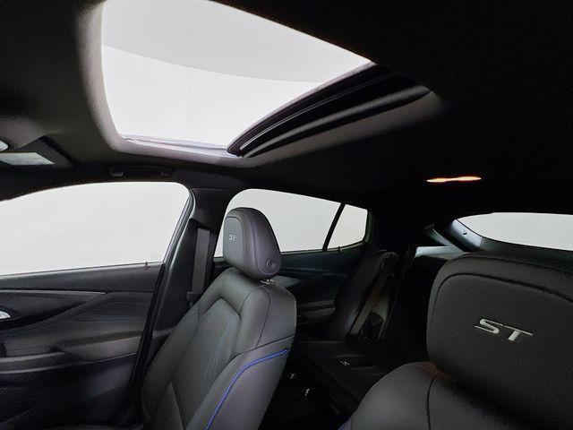 new 2025 Buick Envista car, priced at $28,941