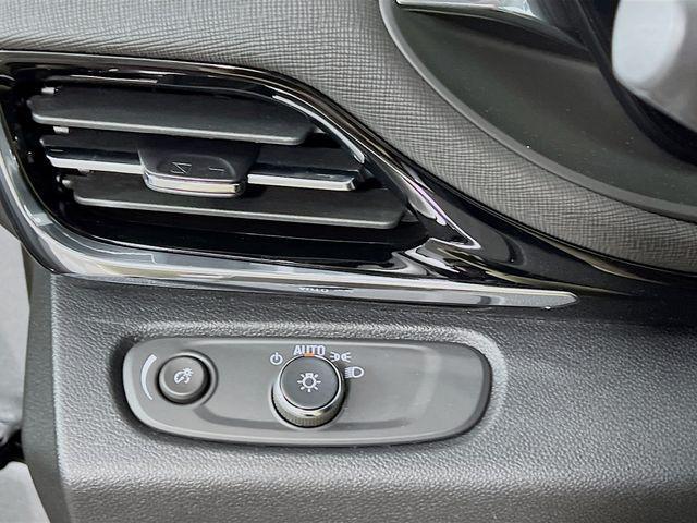 new 2025 Buick Envista car, priced at $28,941