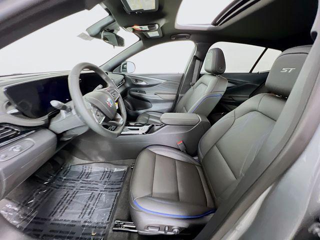 new 2025 Buick Envista car, priced at $28,941