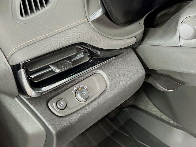 new 2025 Buick Envista car, priced at $30,480