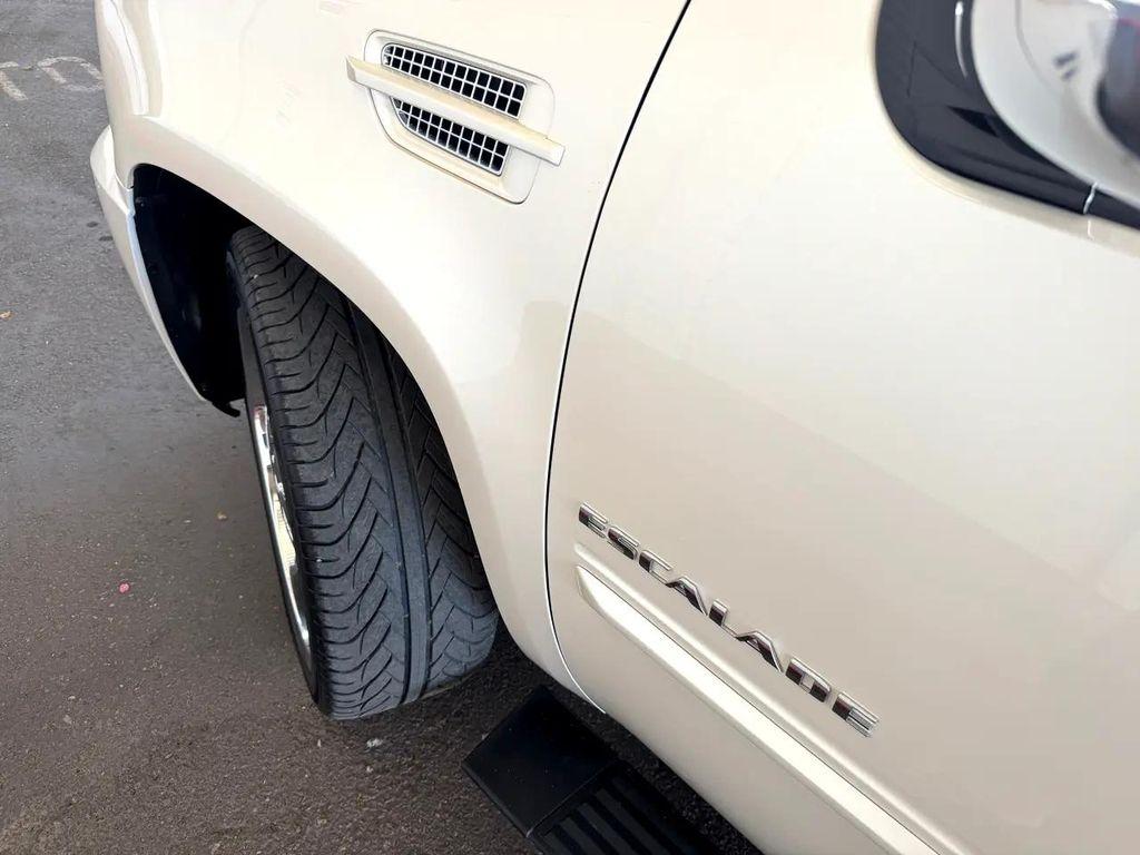 used 2013 Cadillac Escalade car, priced at $15,377