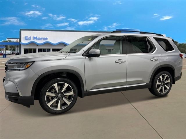 new 2025 Honda Pilot car, priced at $51,050