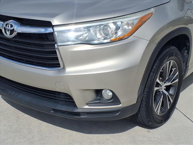 used 2016 Toyota Highlander car, priced at $17,777