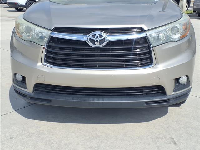 used 2016 Toyota Highlander car, priced at $17,777