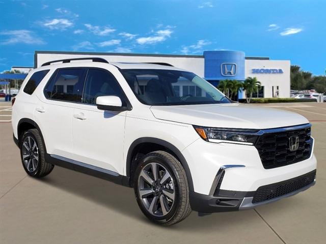 new 2025 Honda Pilot car, priced at $49,405