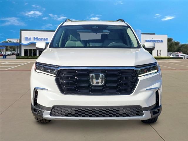 new 2025 Honda Pilot car, priced at $49,405