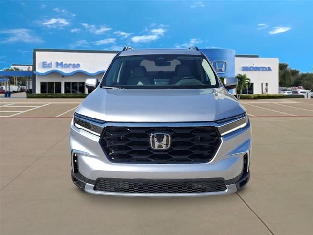 new 2025 Honda Pilot car, priced at $49,940