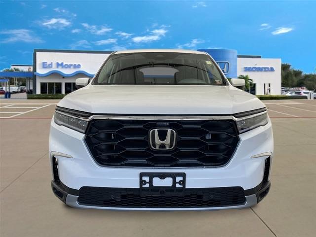 new 2025 Honda Pilot car, priced at $48,180