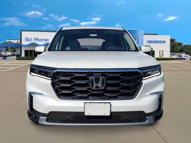 new 2025 Honda Pilot car, priced at $45,405