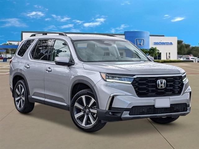 new 2025 Honda Pilot car, priced at $48,950