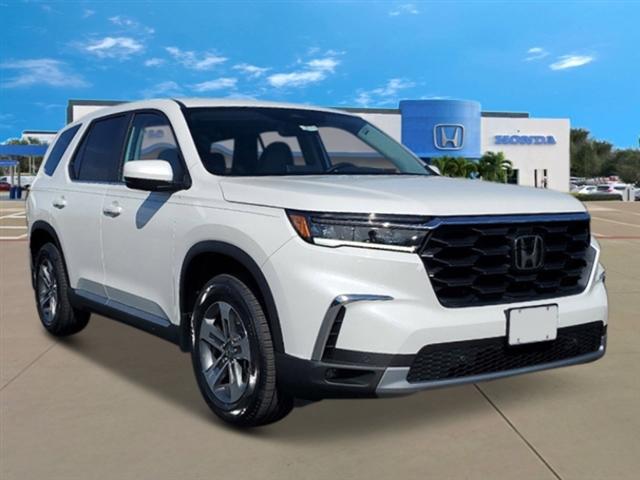 new 2025 Honda Pilot car, priced at $45,350