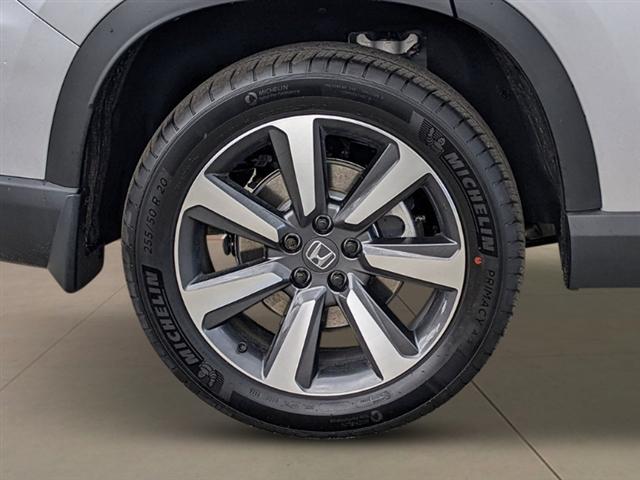 new 2025 Honda Pilot car, priced at $48,950