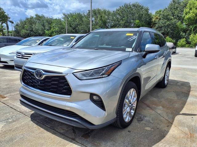 used 2021 Toyota Highlander car, priced at $26,577