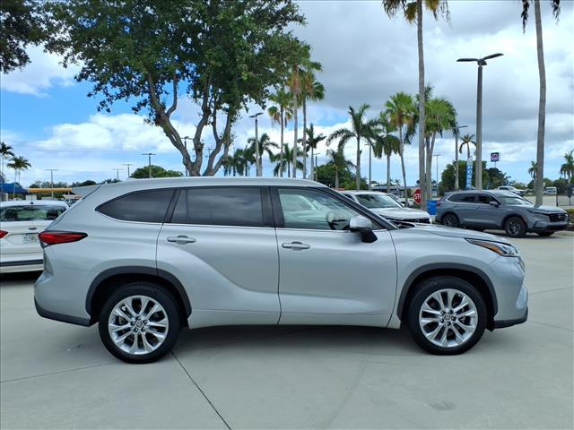 used 2021 Toyota Highlander car, priced at $26,577