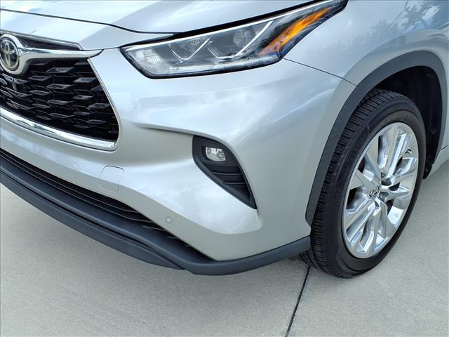 used 2021 Toyota Highlander car, priced at $26,577