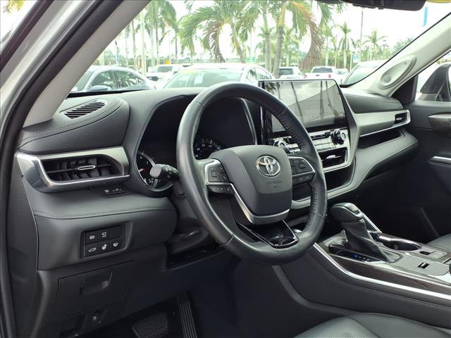 used 2021 Toyota Highlander car, priced at $26,577