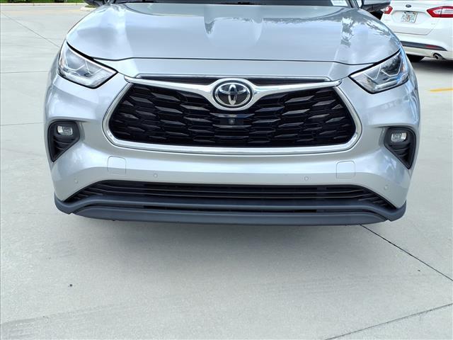 used 2021 Toyota Highlander car, priced at $26,577