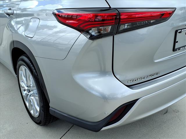 used 2021 Toyota Highlander car, priced at $26,577