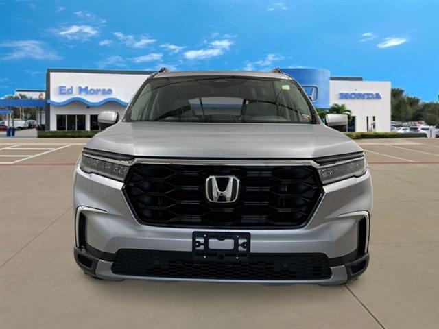 new 2025 Honda Pilot car, priced at $50,695