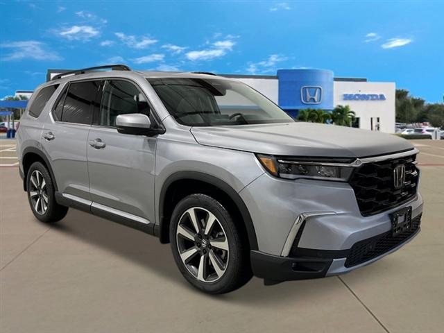 new 2025 Honda Pilot car, priced at $50,695