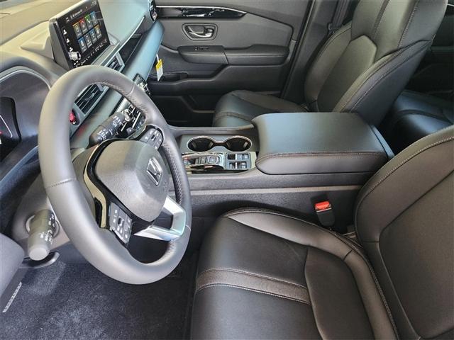 new 2025 Honda Pilot car, priced at $51,305