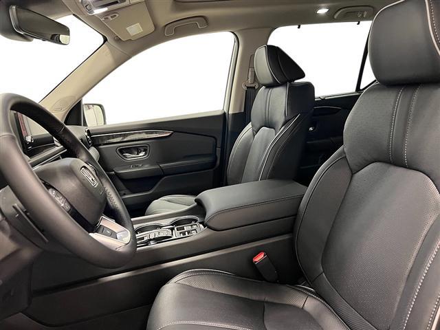 new 2025 Honda Pilot car, priced at $55,975