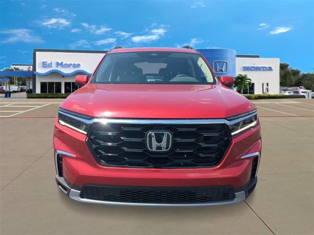 new 2025 Honda Pilot car, priced at $51,350