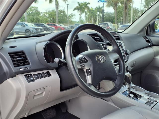 used 2013 Toyota Highlander car, priced at $12,997