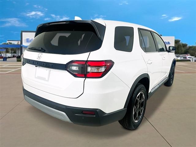 new 2025 Honda Pilot car, priced at $47,305